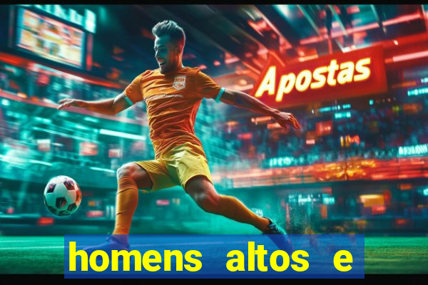 homens altos e sarados pelados